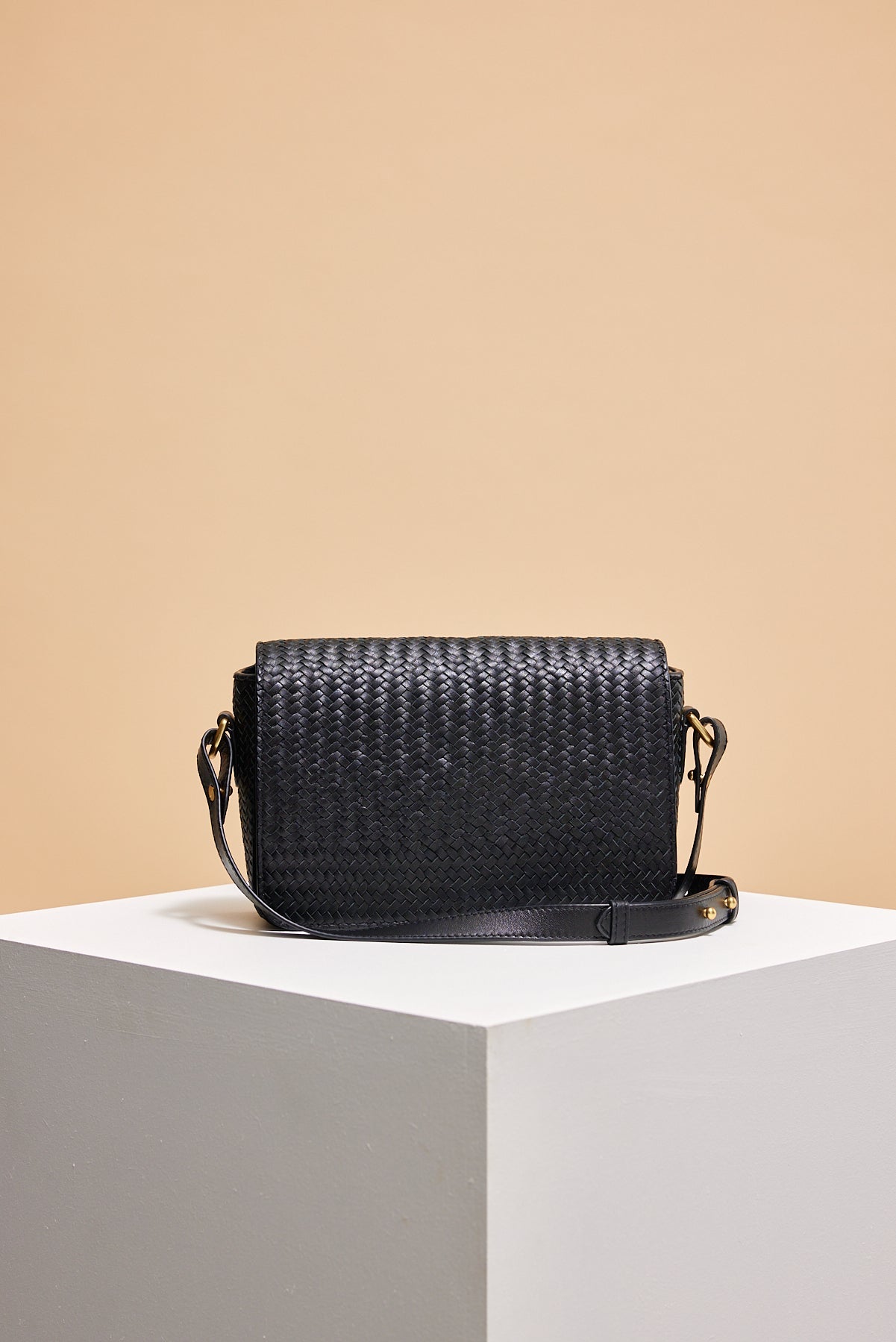 Elsa Woven Crossbody Bag - Lanamara