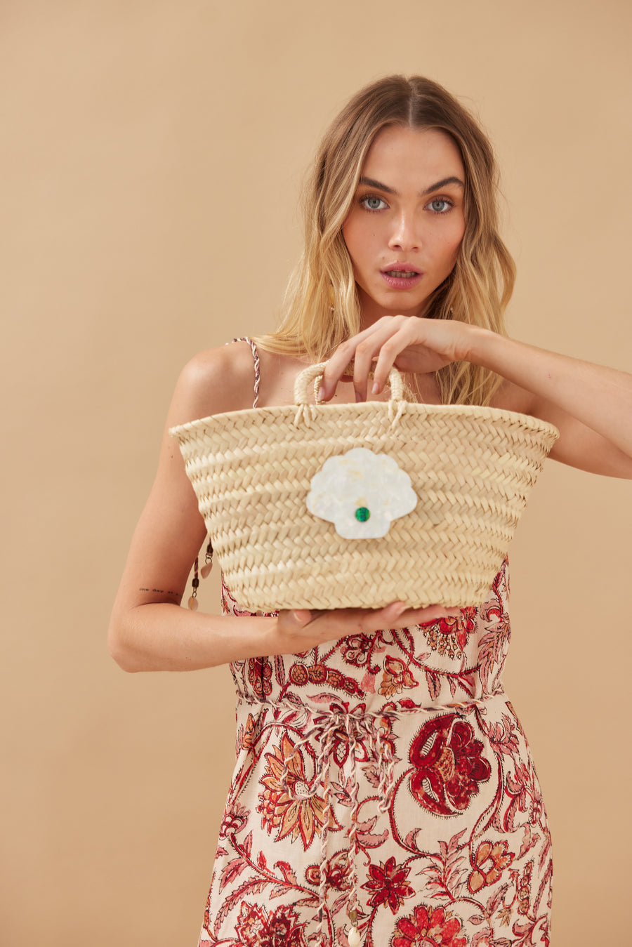 MINI CLAM SHELL BASKET BAG - MOTHER OF PEARL
