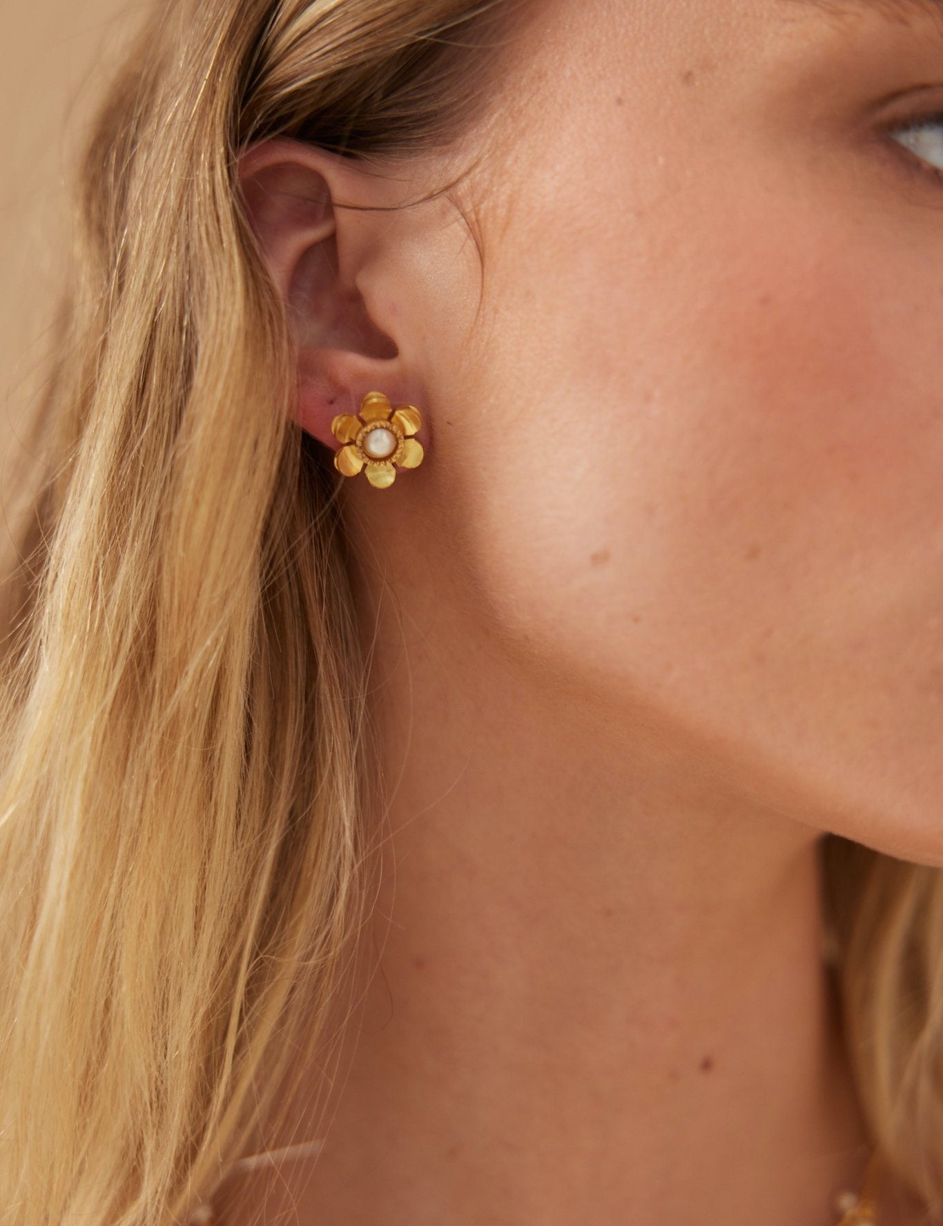 Daisy Studs - Pearl - Lanamara