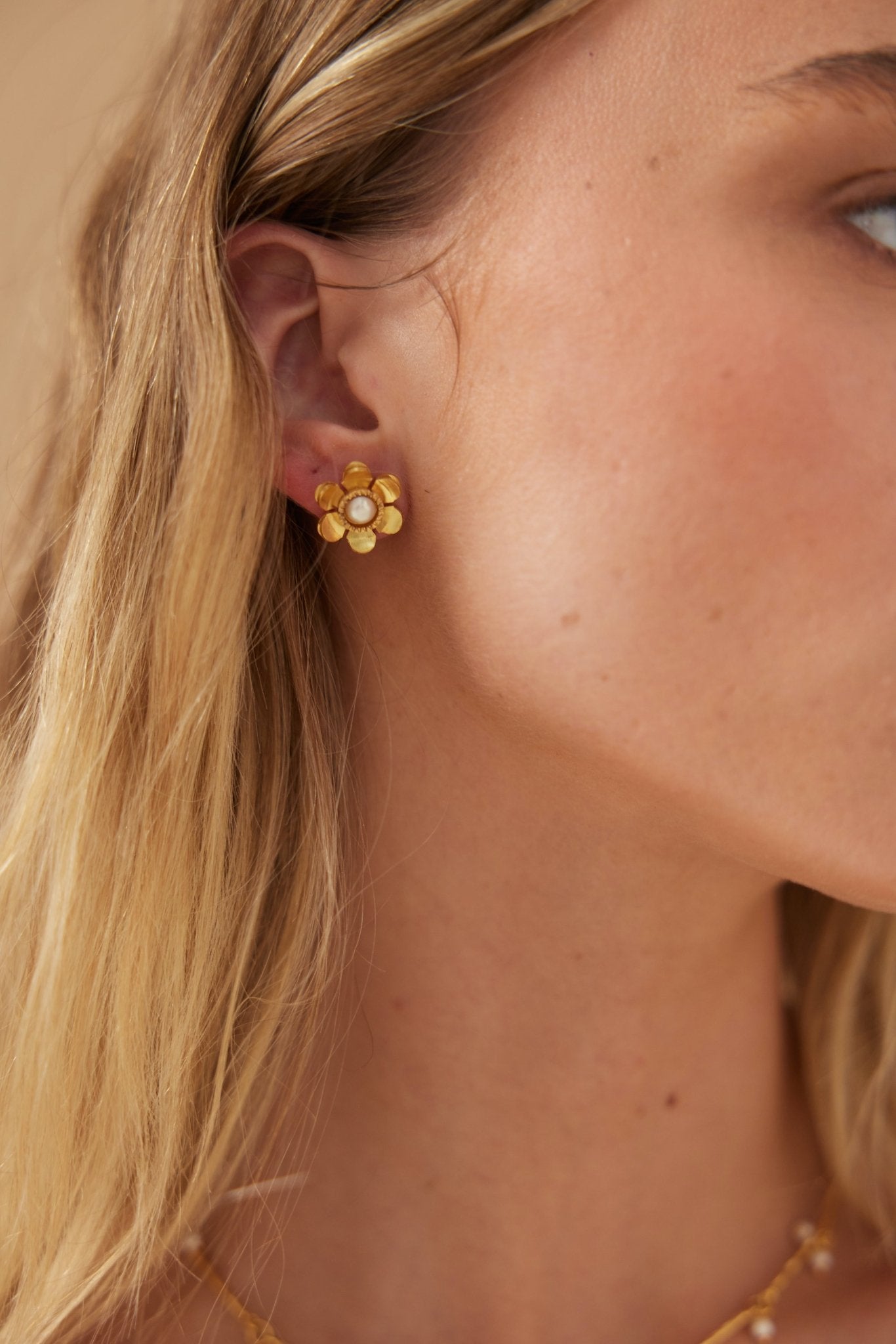 Daisy Studs - Pearl - Lanamara