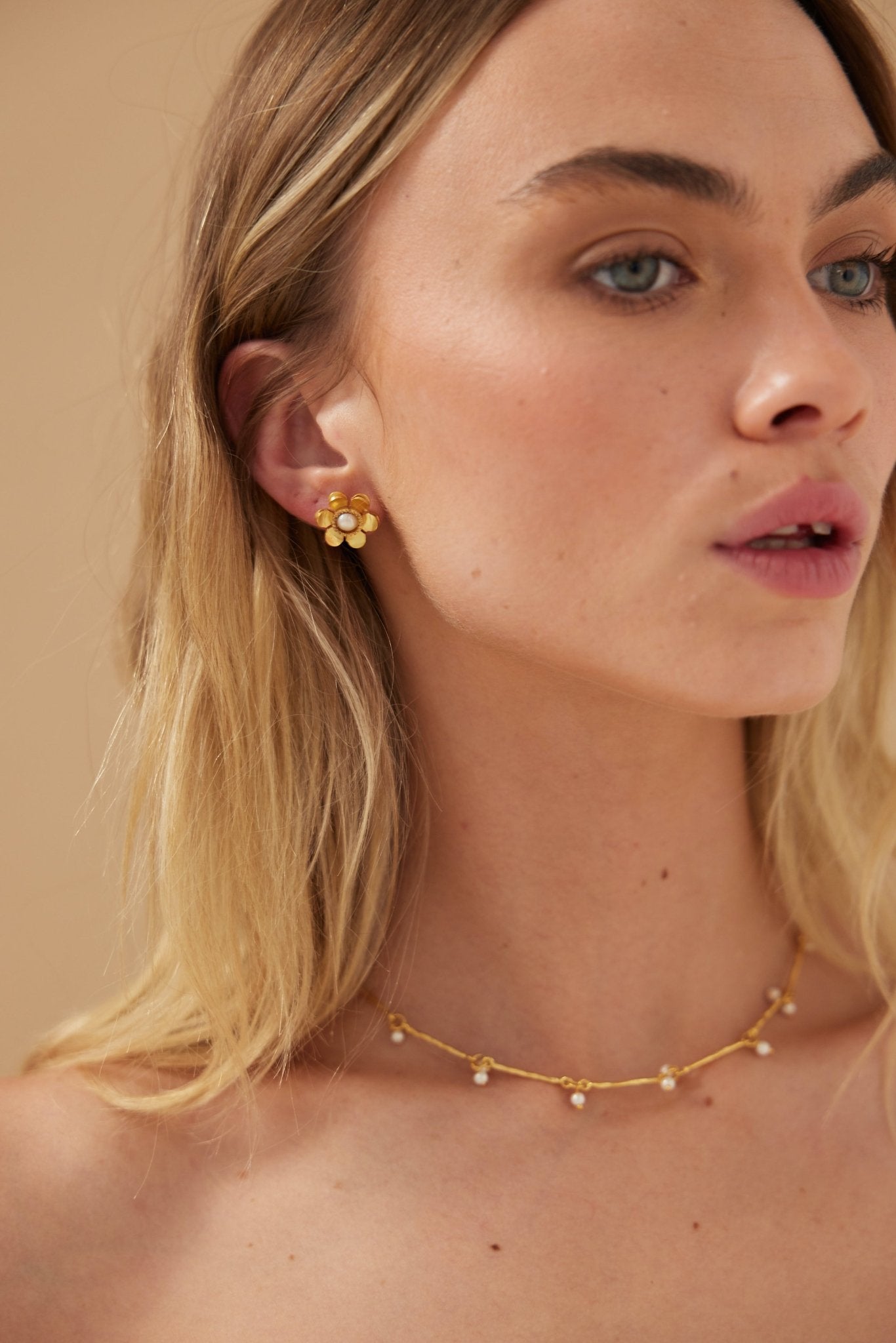 Daisy Studs - Pearl - Lanamara