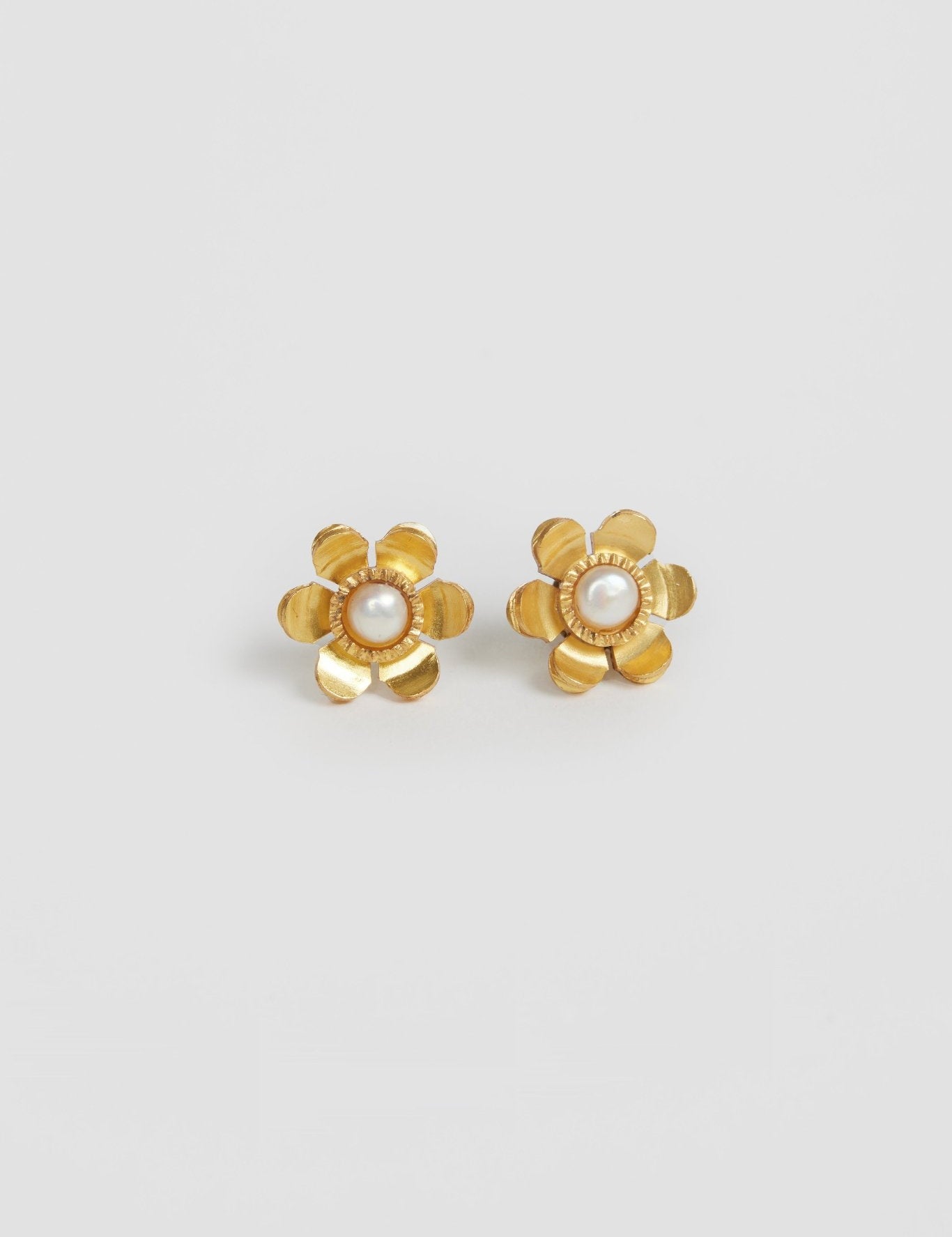 Daisy Studs - Pearl - Lanamara