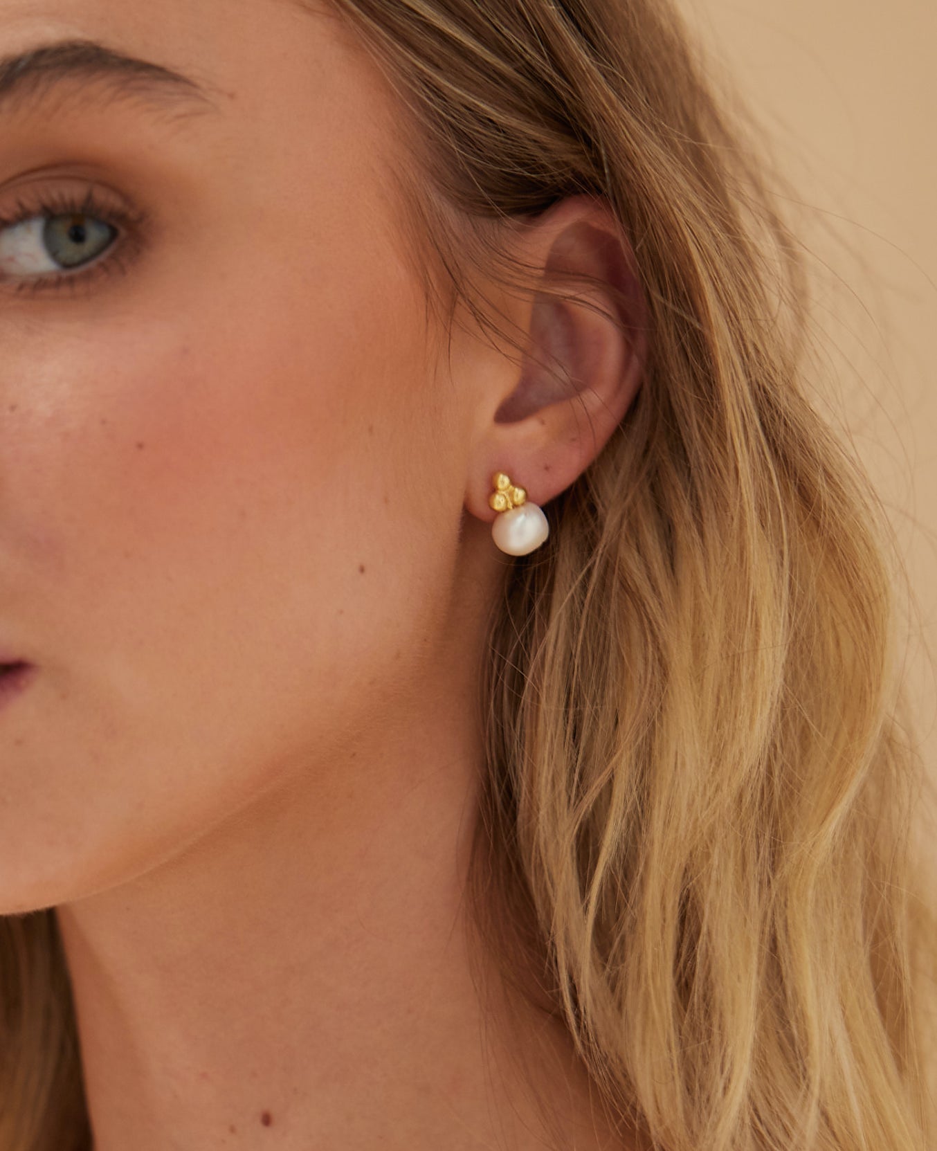 Pearl Stud Earrings - Lanamara